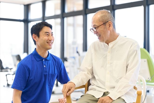 家族や利用者の足の爪を安全に切りたい方へ｜自己流の前に学びたい観察と技術