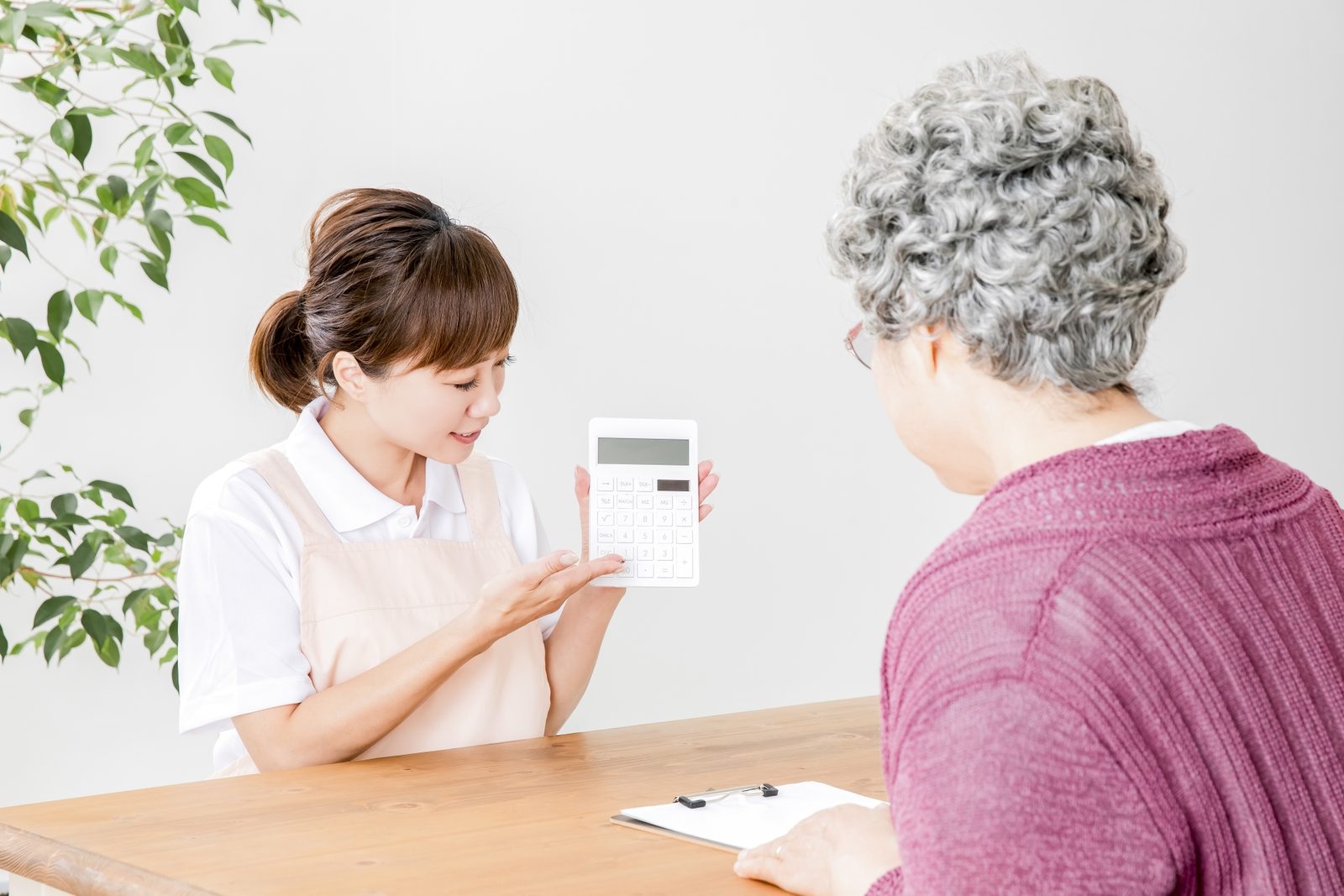 家族や利用者の足の爪を安全に切りたい方へ｜自己流の前に学びたい観察と技術