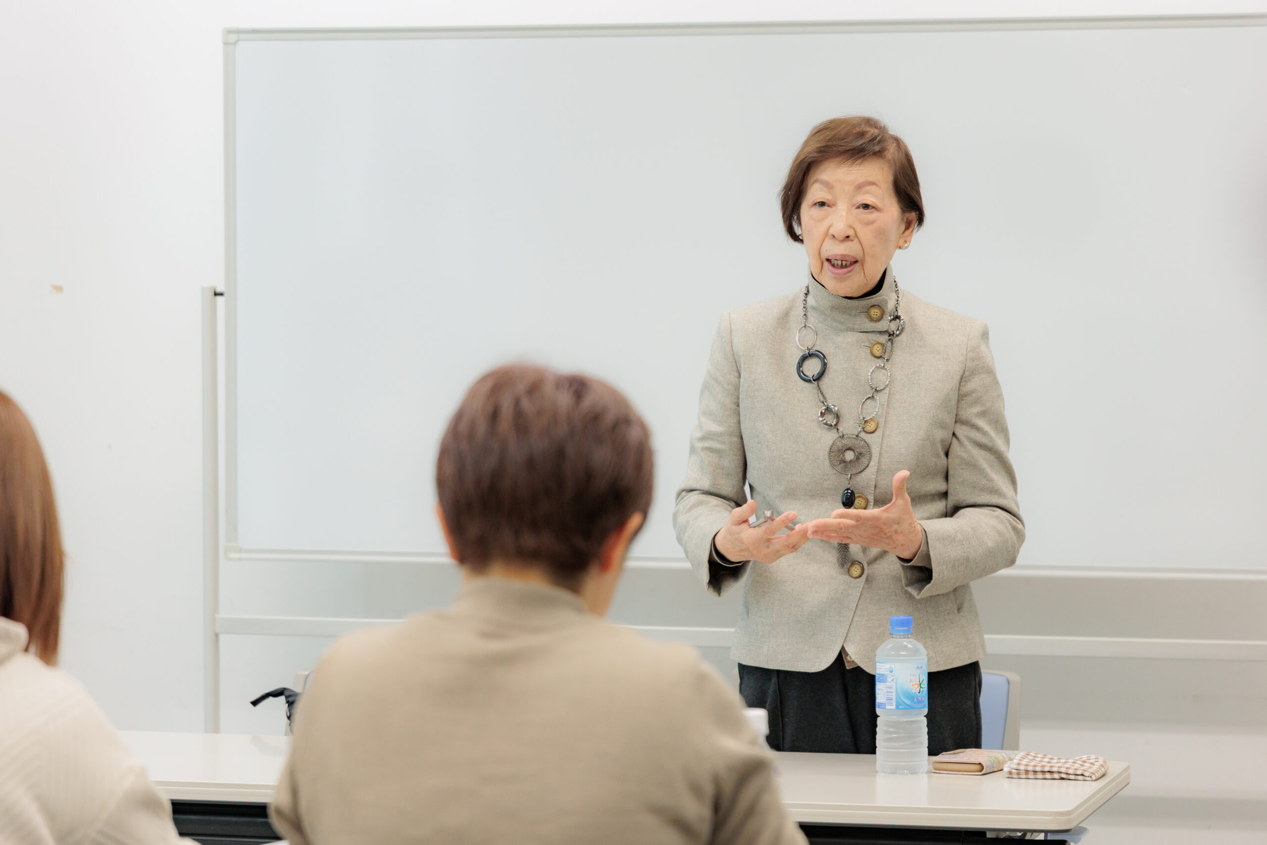 メディカルフットケアについて講演する宮川晴妃先生