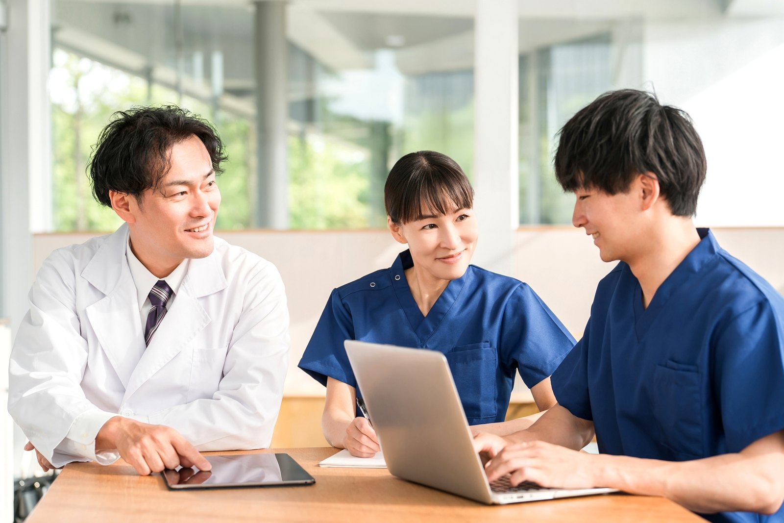 医療スタッフが知識を更新する勉強会のイメージ