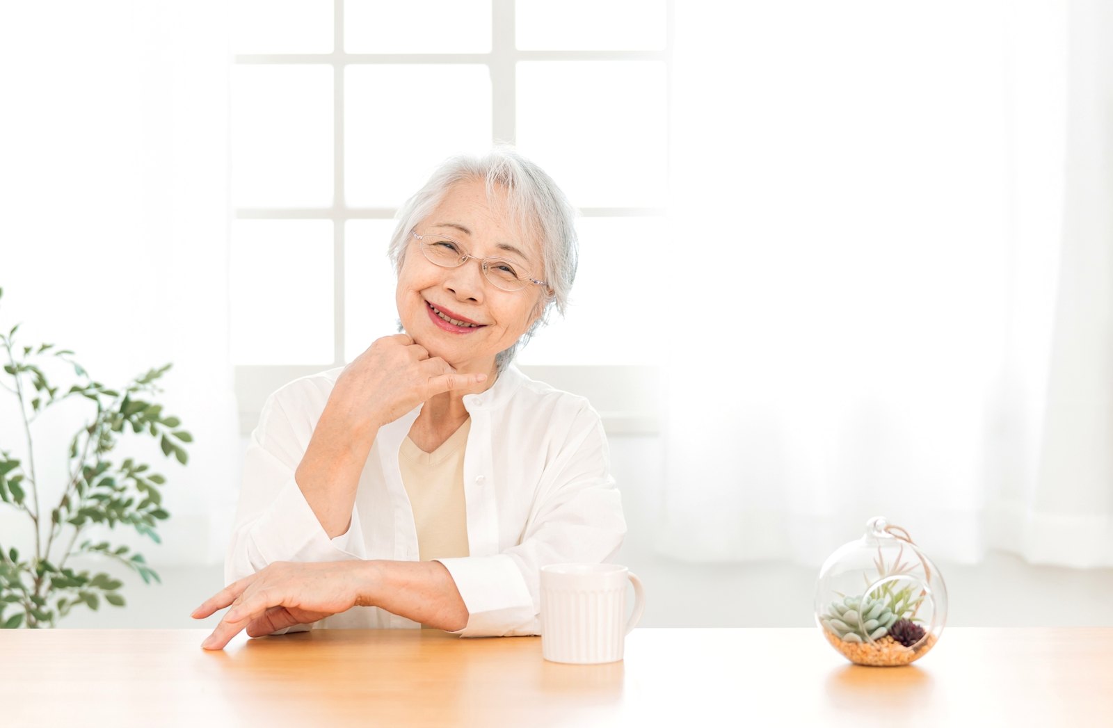 高齢者が体調を確認するイメージ