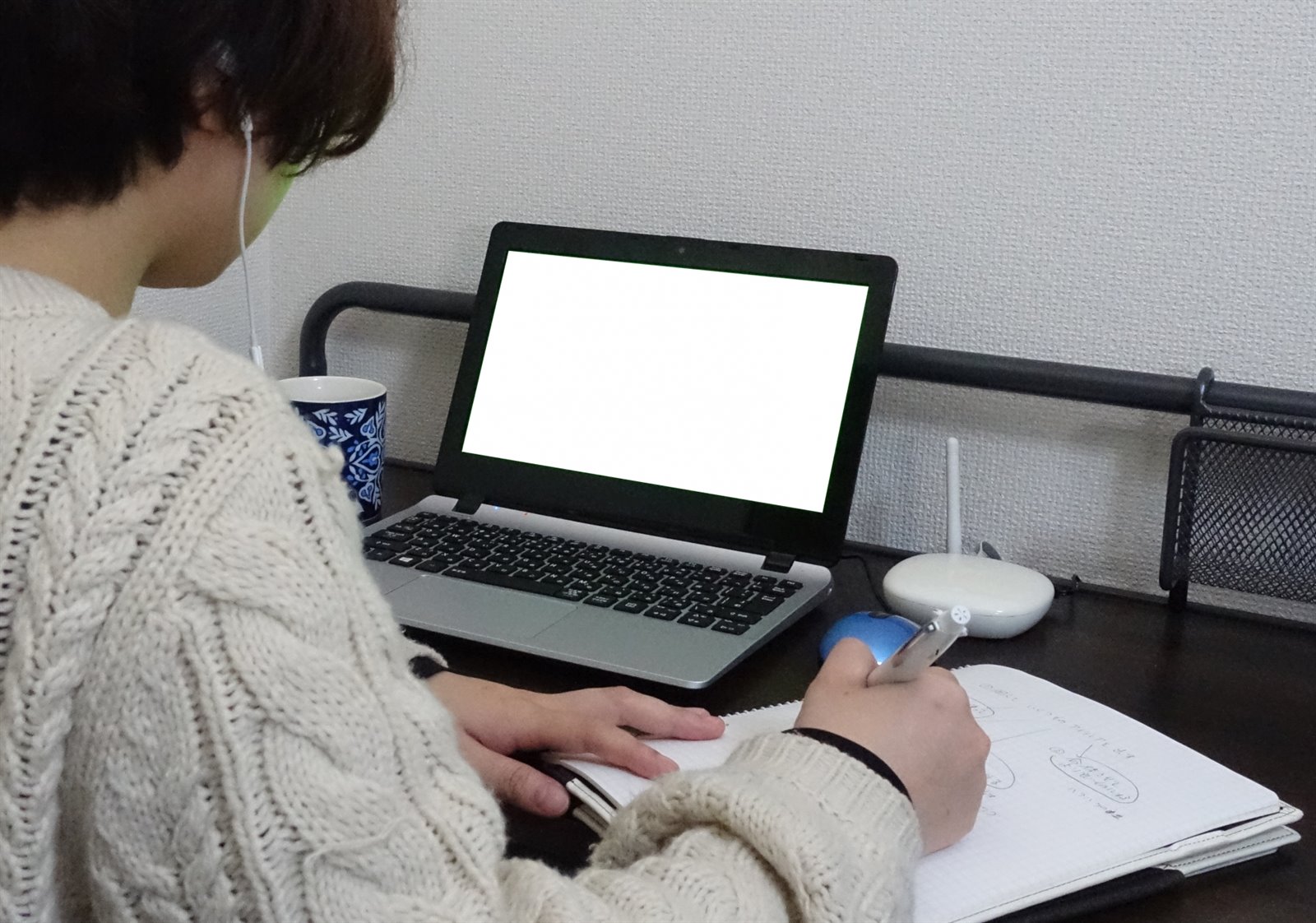 オンラインで足の観察項目を学ぶイメージ