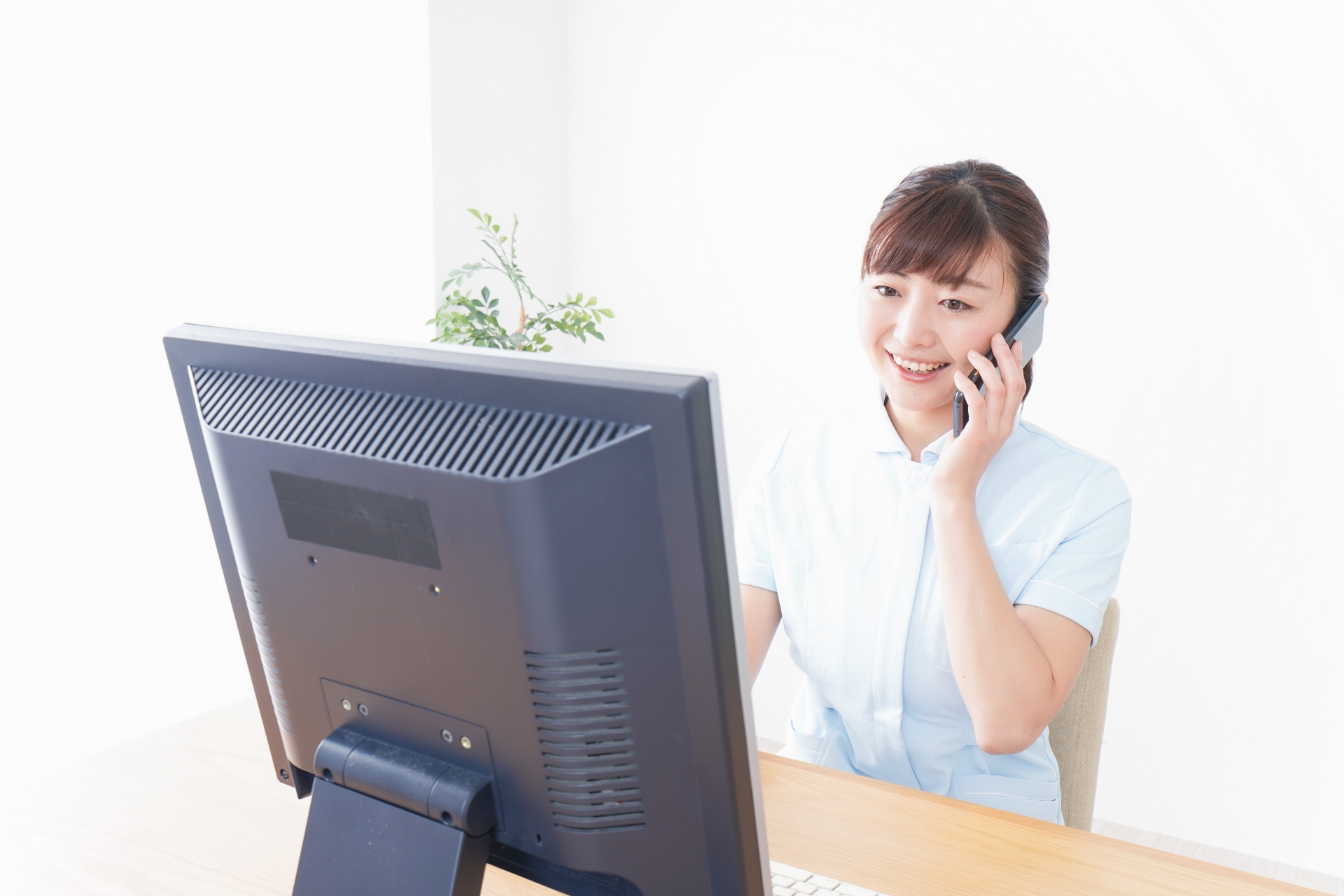 フットケア求人の仕事内容を公的職業情報と照らして確認する様子