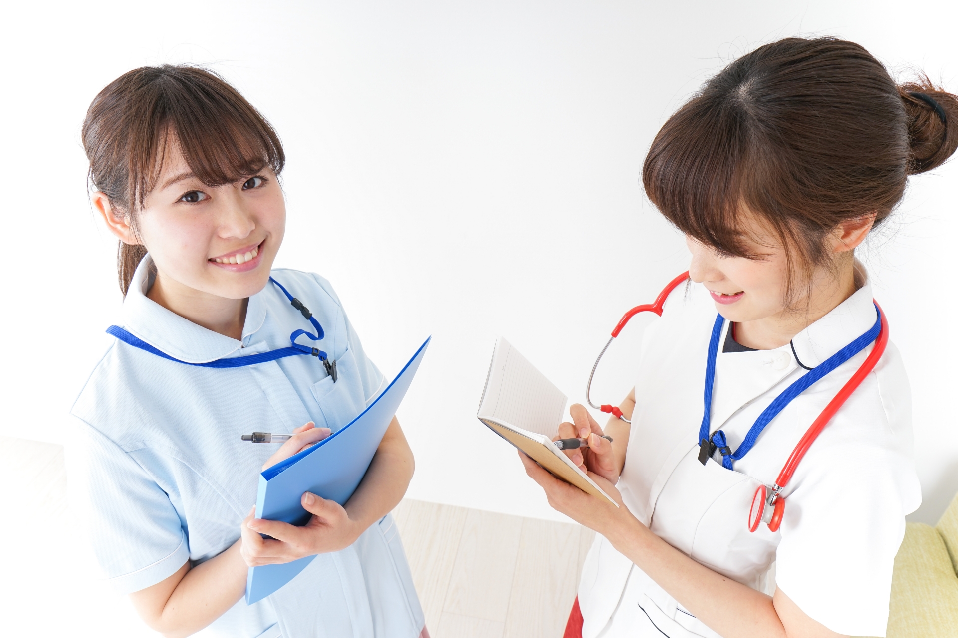 看護師が打ち合わせをする様子
